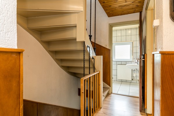 Foto - Te koop: Ruime halfvrijstaande woning met 179 m² woonoppervlakte, 6 slaapkamers, 2 badkamers, garage en tuin op het zuiden in Vaals